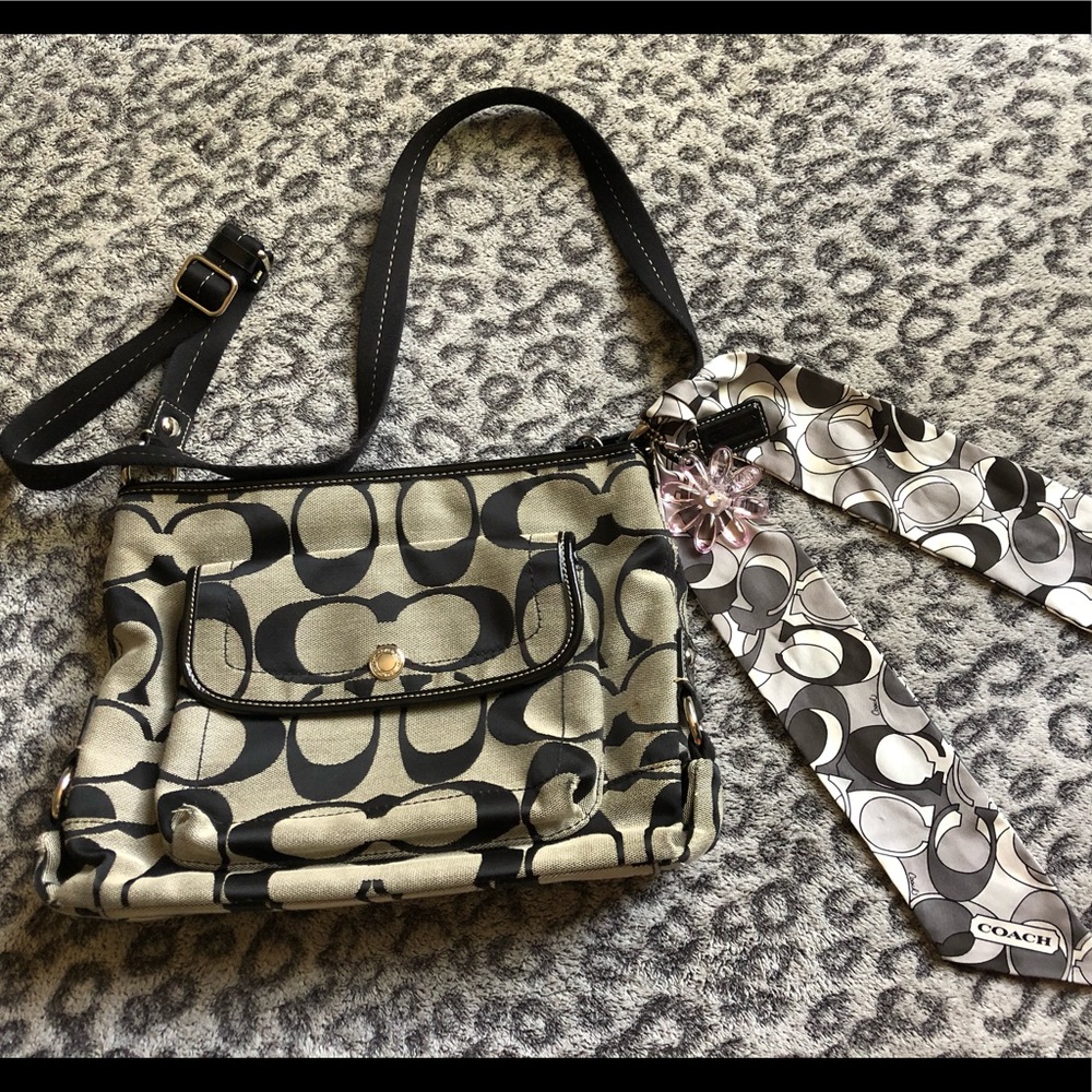 COPY - COPY - Coach bag with scarf and crystal flower ch… - Picture 3 of 4